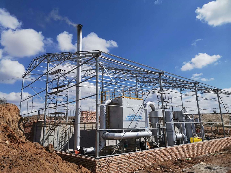 生活垃圾焚燒處理設備和垃圾發(fā)電設備的區(qū)別主要在于設備的大小及處理能力，生活垃圾焚燒處理設備屬于小型 生活垃圾焚燒處理設備業(yè)內(nèi)也叫生活垃圾焚燒爐，或者高溫熱解氣化爐