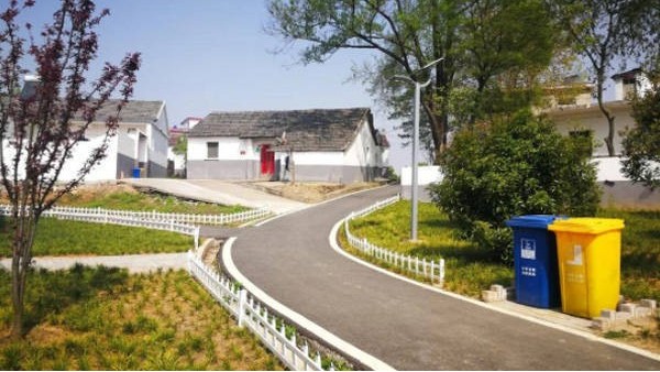 這款鄉(xiāng)鎮(zhèn)生活垃圾焚燒爐，為啥這么受歡迎？老鄉(xiāng)：燒垃圾太好用了！