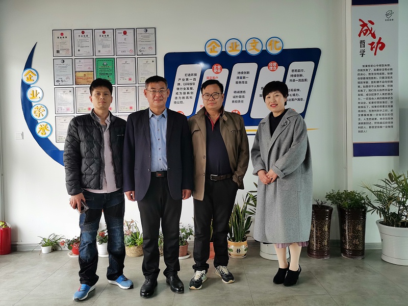 云南大學(xué)涂教授合照