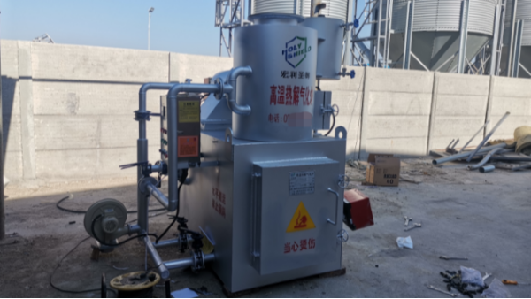 工業(yè)垃圾怎么處理？煙臺(tái)這位老板果斷選擇這款工業(yè)垃圾焚燒爐！