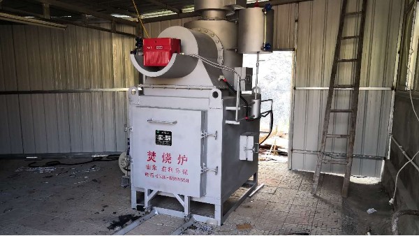 養(yǎng)殖場(chǎng)的病死動(dòng)物怎么處理？延安這位老板選擇了這臺(tái)動(dòng)物焚燒爐