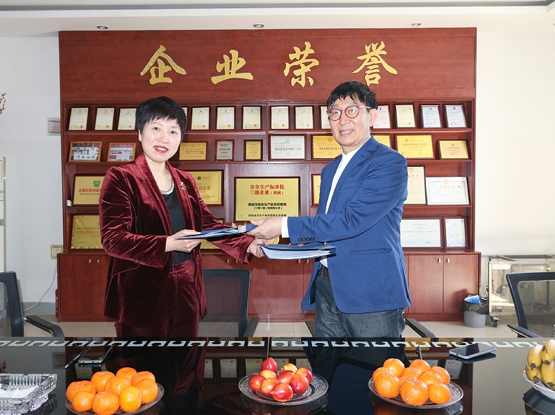 泰山學(xué)者劉新新簽約