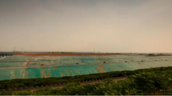 國內各大<i style='color:red'>垃圾填埋</i>場紛紛宣布告急，城市生活垃圾到底該何去何從？