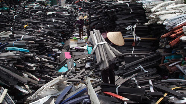 工業(yè)生產(chǎn)對(duì)橡膠的需求日益增高，但廢舊橡膠該怎樣處理？